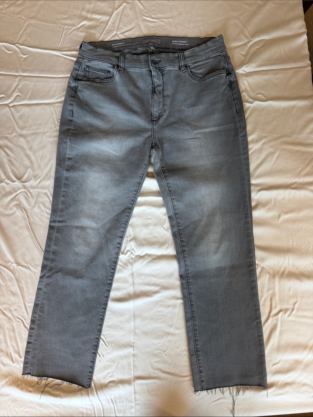 DL1961 Women's Straight Leg Jeans in Gray